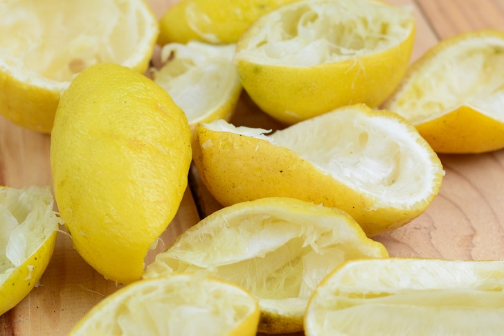 How can cooks substitute lemon extract for lemon rind?