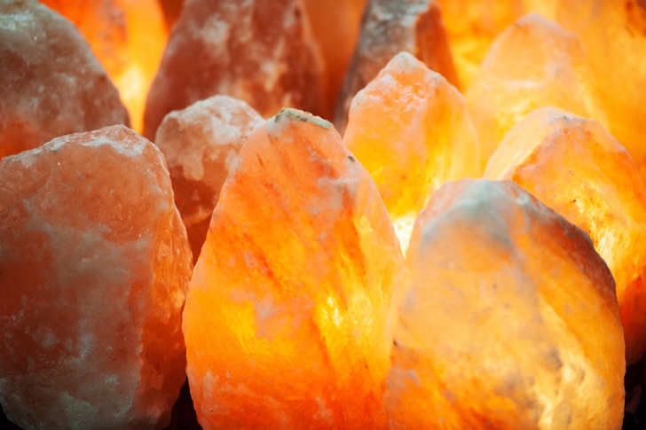 10 Reasons To Have A Himalayan Salt Lamp In Every Room Of Your Home