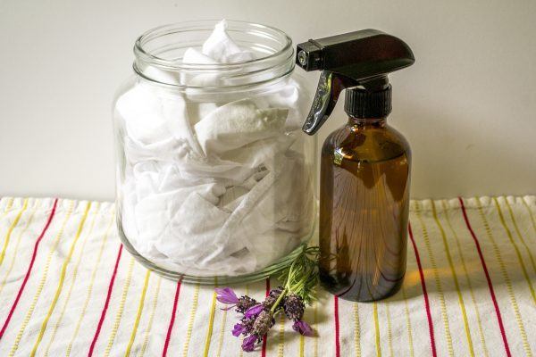 How To Make Your Own Natural & Reusable Dryer Sheets