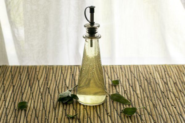 How To Make A Sage Vinegar Rinse To Darken Gray Hairs