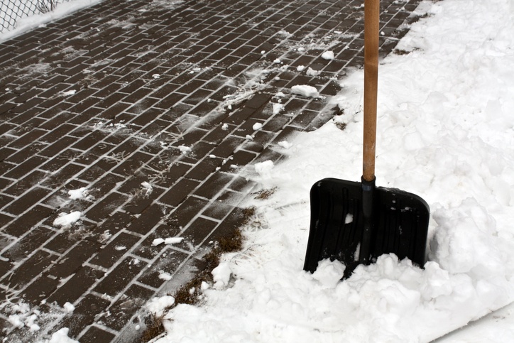 10 Green Ways To Melt Snow & Ice This Winter