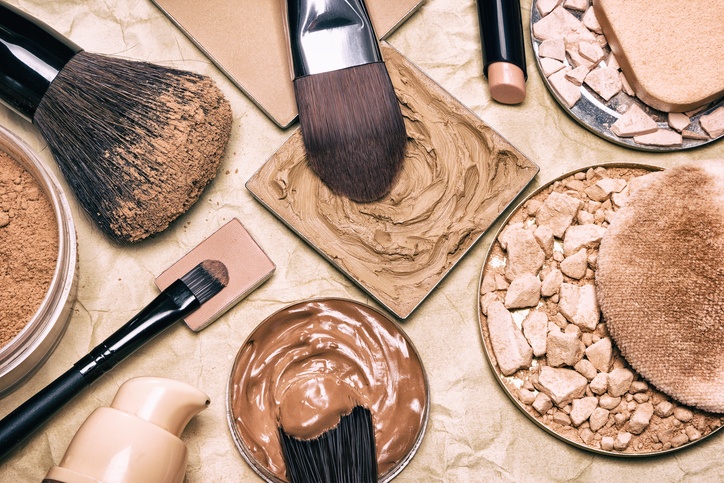 12 Best Natural, Organic & Non-Toxic Makeup Brands