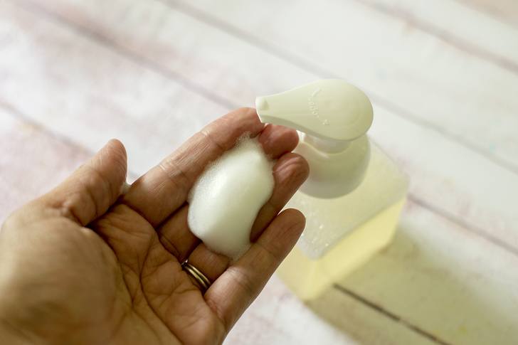 Homemade Foaming Facial Wash That Moisturizes Skin