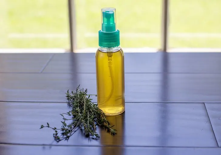 Homemade Thyme Spray To Stimulate Hair Growth & Beat Dandruff