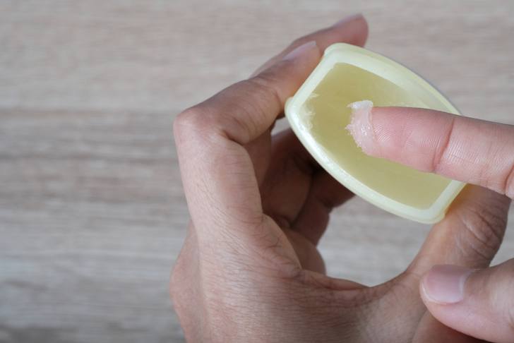 4 Reasons You Should Never Use Petroleum Jelly & What to Use Instead