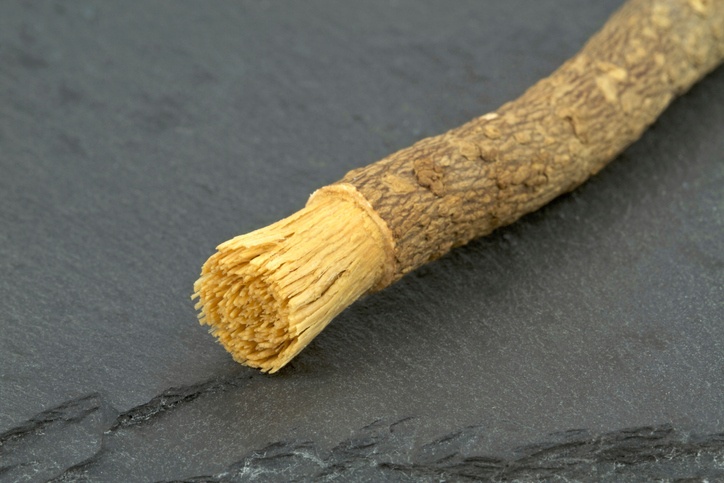 12 Reasons To Brush Your Teeth With A Miswak Stick
