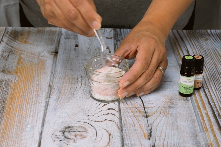 DIY Calamine Lotion To Soothe Bug Bites & Itchy Rashes