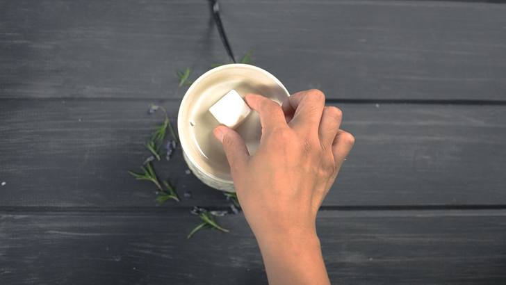 How To Make Your Own Beautifully Scented Wax Melts
