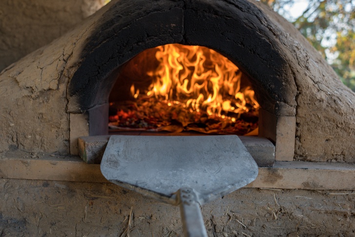 How To Make & Bake With An Earth Oven