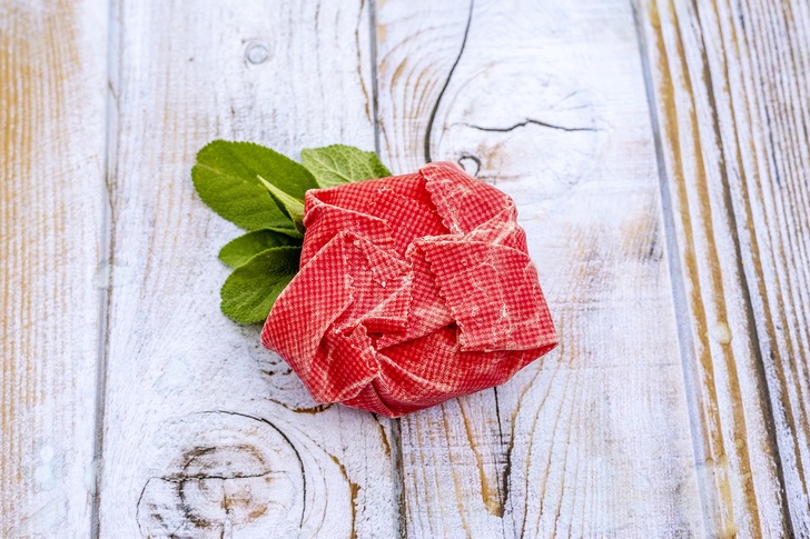 Homemade Reusable Beeswax Food Wraps - A Great Plastic Wrap Alternative
