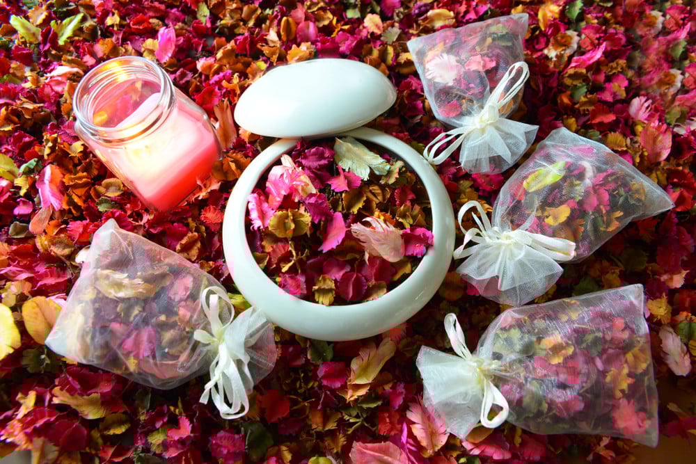 11 Brilliant Ways To Use Rose Petals You've Got To Try