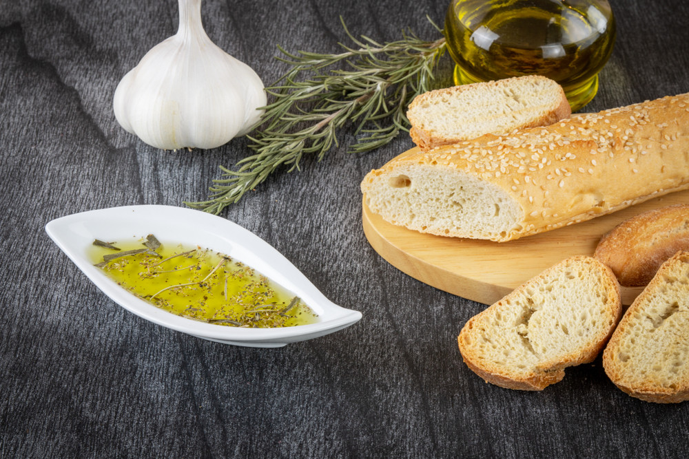 Rosemary oil and bread